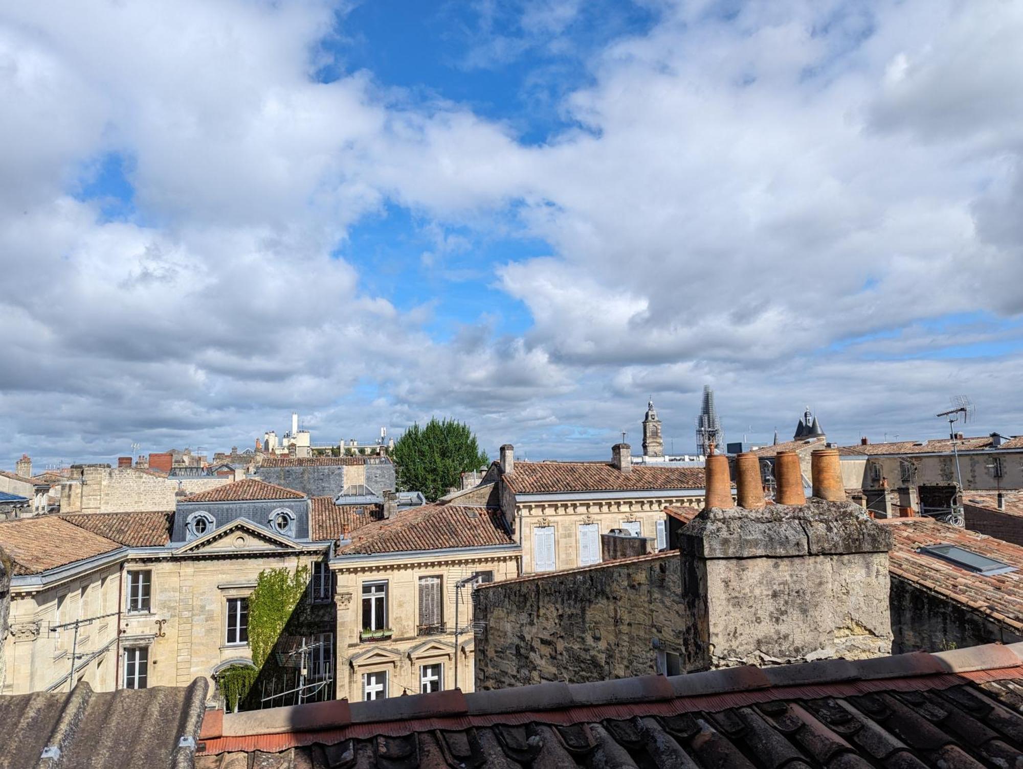 Lumineux Appartement Sous Les Toits A Pey Berland Bordeaux Luaran gambar